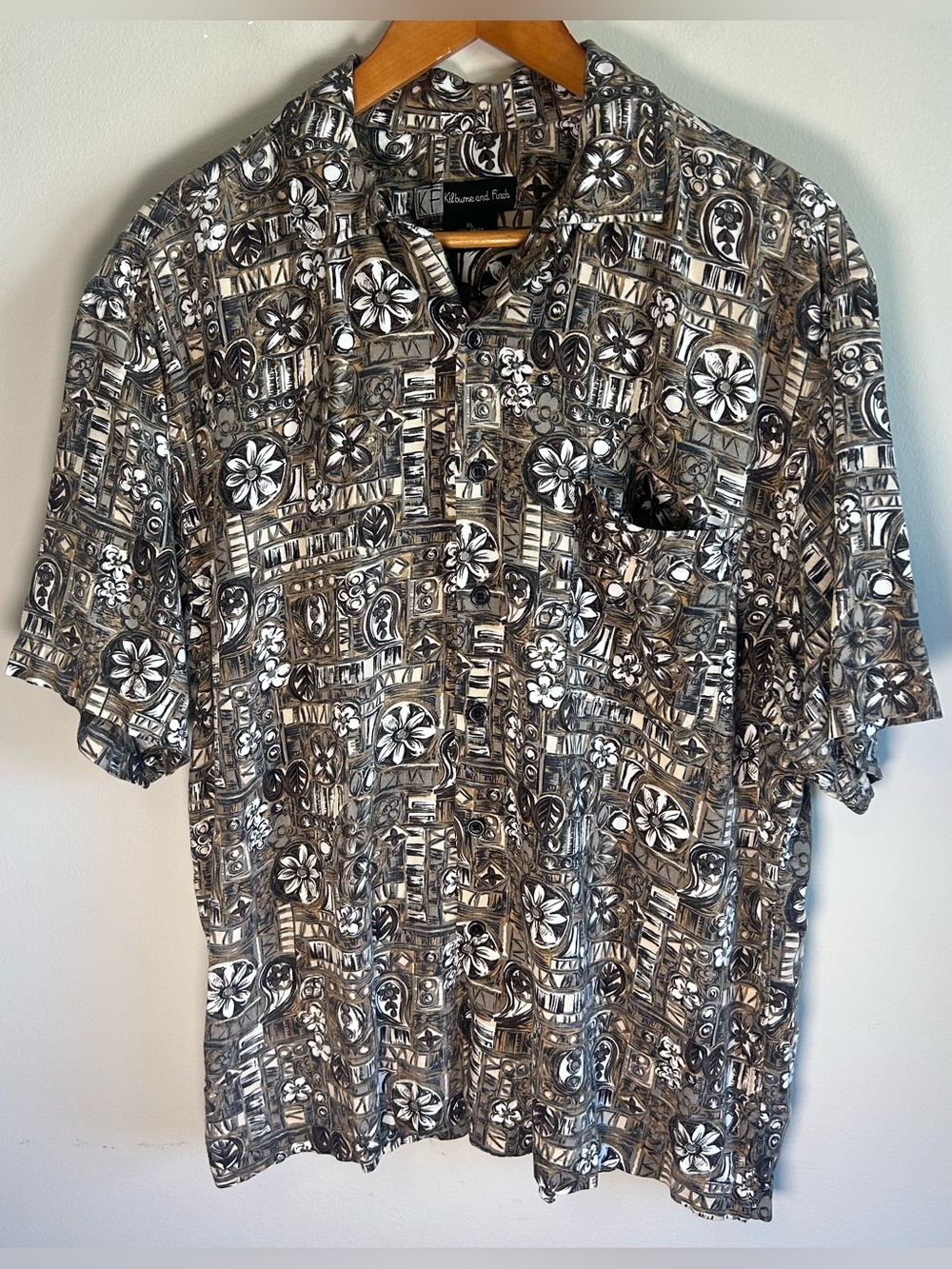 Vintage Kilburne and Finch Men Button Up Shirt XL Rayon Floral Aztec Loop Collar
